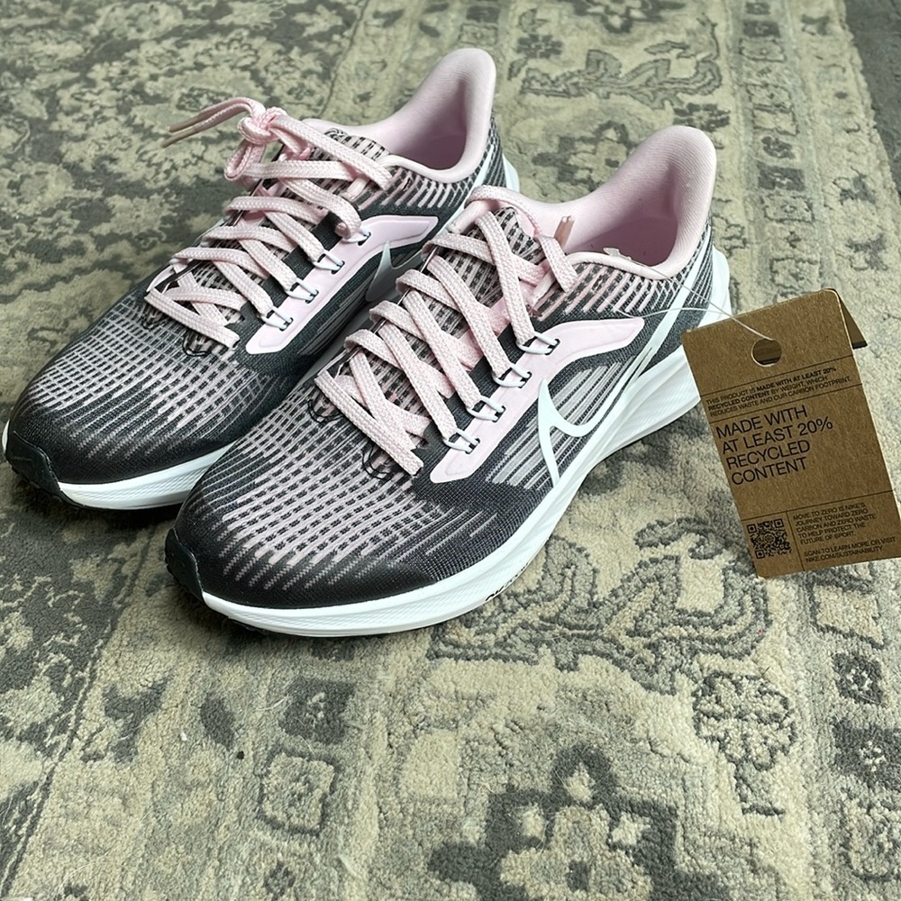 Nike Air Zoom Pegasus 39 NN GS. Size 5 Youth. Never worn.